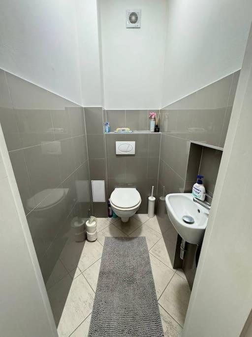 Cozy Karlin Apartment Praga Exterior foto
